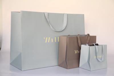 Cina Ricicli le borse di Shoping della carta patinata di Matt, borsa di distributore di giornali bianca della carta di arte 230gsm in vendita