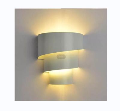 China Modern Minimalist Creative Spiral Wall Lamp TV/Iron E27 Bedroom/Living Room Wall Lamp for sale