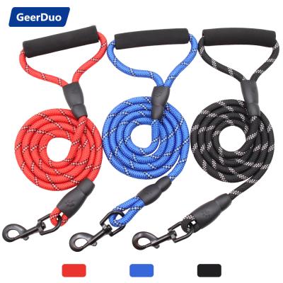 China Sustainable Portable Convenient Soft Durable Dog Rope Stable Reflective Nylon Leash For Medium Large Dogs for sale