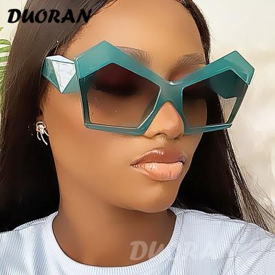 China Cat Eye 2022 New Luxury Brand Butterfly Cat Eye Sunglasses Women Gradient Sun Lenses for sale