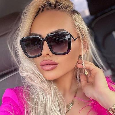 China Fashion Sunglasses Shape Vintage Trendy Alloy Men 2022 Irregular Square Bent Leg Gradient Sun Glasses Sun Glasses for sale