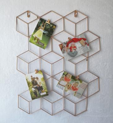 China Metal Mesh Wire Wall Grid Photos Grids Wall Hanging With Clips for sale