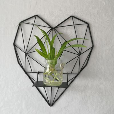 China Creative Heart Shape Metal Wire Mesh Wall Grid Photo Hanging Display For Wall for sale