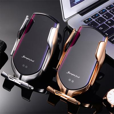 China Smart Sensor R1 Wireless Charger R1 Phone Holder 10W Qi 2021 Wireless Car Radio Auto Fix Charger for sale