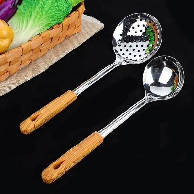 China Durable 304 Stainless Steel Wooden Handle Kitchenware Anti Scalding Spatula Soup Spoon Kitchen Set Cooking Spoon Spatula Kitchen Tool for sale