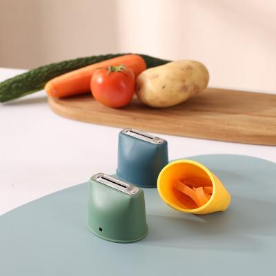 China Easy Stored Kitchen Tableware Stainless Steel Sustainable Oval Convenient Hook PP Peeler Easy Stored Cheap Fruit Vegetable for sale