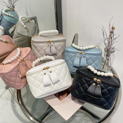 China 2022 Phone Purse Small Square Bag For Fashionable Embroidery Camera Women Lingge Shoulder Bag Fashion Strap Feminine Ladies Cross - Body Bags for sale