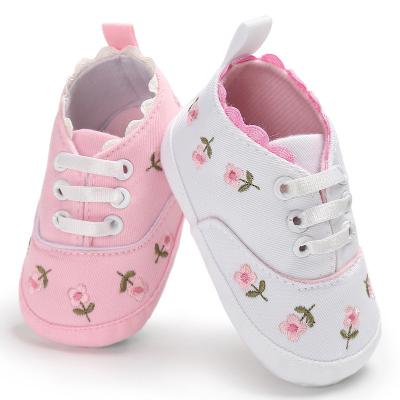 China Anti-Smell Baby Shoes Newborn Soft Autumn Baby Infant First Walker Cotton Fabric Floral Embroidery Toddler Shoes Newborn Sole Shoes for sale