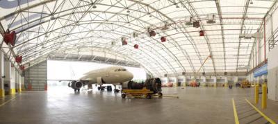 China Sitio grande de la tubería de acero del braguero del aeroplano del hangar de la fuente prefabricada de los edificios para el estacionamiento plano en venta