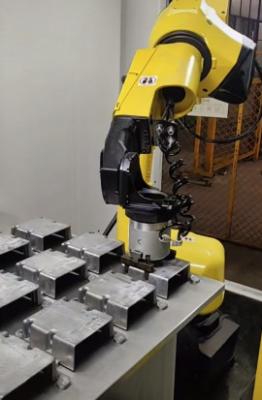 Cina Sistema di robot di debburazione automatico compatto Robot di debburazione CNC ad alta velocità in vendita