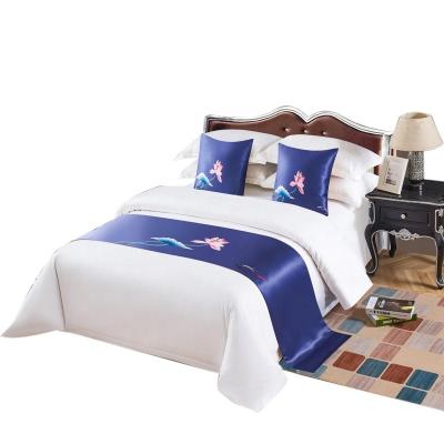 China Nondisposable Cheap Supply 3 Pcs Hotel Soft Quilt Cover Set Luxury Bed Linen Bed Runner Set for sale