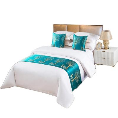 China 2022 New Arrival Hotel Quality Nondisposable Silky Soft Matching Cushions And Bed Runner for sale