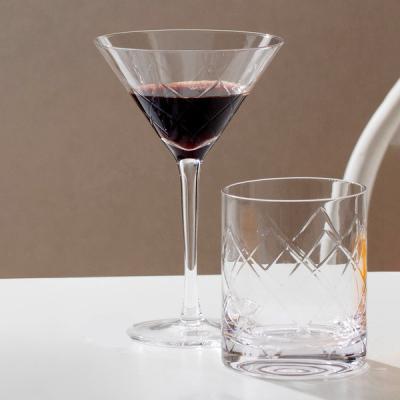 China Hand schnitt trinkende transparente gravierte Martini Gläser des Glas-8oz der Becher-230ml zu verkaufen