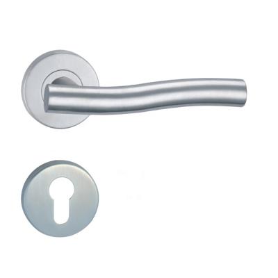 China Modern Fashion Brushed Hot Sale Pakistan Furniture Hardware Antique Stainless Steel Solid Door Handle for sale