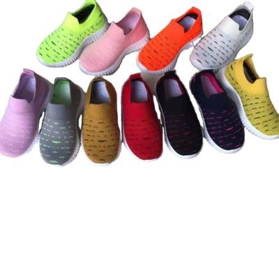 China Low Price Breathable Kids Breathable Comfortable Light Mesh Fly Summer Knit Children Sports Shoes for Girls Kids yeezy shoes for sale