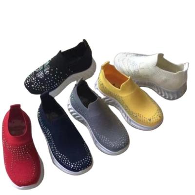 China Low Price Breathable Summer Comfortable Lightweight Mesh Fly Kids Knit Children Sports Shoes For Girls for sale