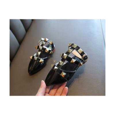 China Cheap wholesale anti-slip metal small square inlaid raised toe slippers popular summer trend fashion girls sandals for sale