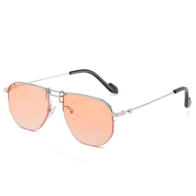 Cina Popular Fashion Sunglasses Factory Supply Men Custom New Shape Unisex Wholesale Sunglasses in vendita