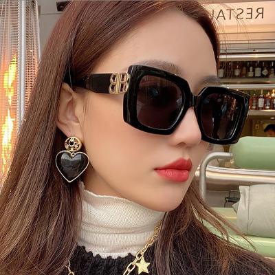 China Fashion Sunglasses 2022 Custom Logo Fashion Sunglasses Women Luxury Trendy Wholesale Square Frame Sunglasses Hot Sale Te koop