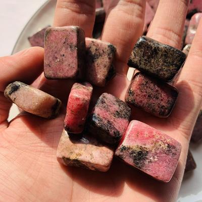 China Natural flat stone cubes in Europe Crystal Tumbled Gravel Stone Healing Rhodonite for sale