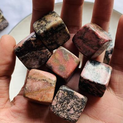 China Natural Stone Cubes in Europe Crystal Tumbled Gravel Stone Healing Rhodonite for sale