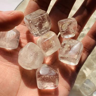 China Europe Natural Crystal Tumbled Gravel Chips Quartz Crystal Stone White Clear Cubes for sale