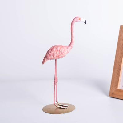 China Creative station handcrafted pink flamingo living room ornament flamingo resin heart girl craft ornament for sale