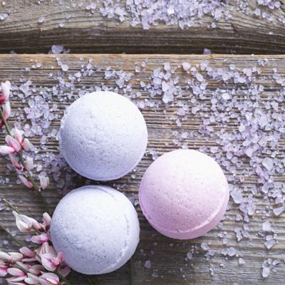 China Gardenia Perfect For Bubble And Spa Adult Bath Bomb Rich In Essential Oil Bath Bombs Gift Set for sale