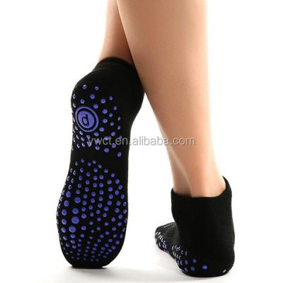 China Custom design logo design logo grip yoga socks anti slip yoga socks soft breathable wholesale anti slip pilates sock for sale