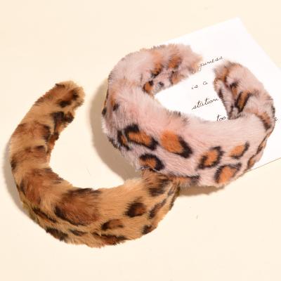 China Fashion LRTOU Wholesale Custom Girls Fashion Hair Accessories Thicker Winter Leopard Faux Fur Headbands Headband For Women for sale