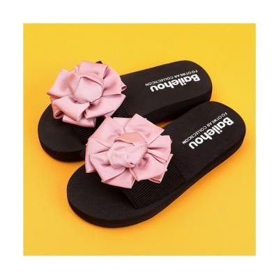 China Breathable Most Popular Ladies Personality PVC Outsole Women Soft Flat Slippers With Flowers Casual Sandals for sale