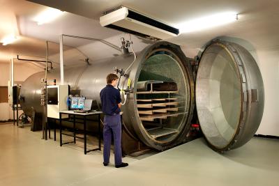 Chine Autoclave industriel en caoutchouc/en bois de l'équipement à grande échelle de vapeur, Φ1.65m à vendre