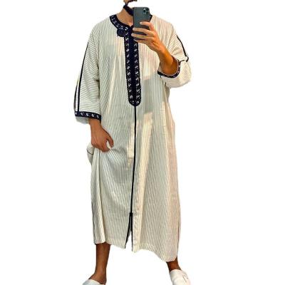 China Polyester African Ethnic Men's Long Embroidered Casual Muslim Long Dress 1221970 for sale