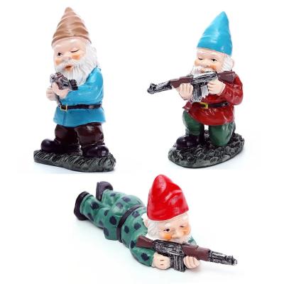 China Funny Amusing Gnome Statue Garden Decor Custom Army 3pcs Army Game CS Gun Gnome Statue Holding Ak-47 Resin Open Ornament Figure Sculpture Decor lawn for sale