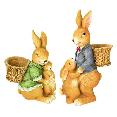 China Custom Bunny Family Statue Resin Rabbit Flower Pot Planter Gnome Statue Garden Decor Resin Garden Sculpture Rabbit With Flower Pot Statue for sale