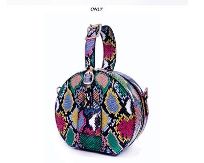 China 2020 Comfortable New Fashion Design Snakeskin Printed Messenger Bag Round Bag Lady Handbag for sale