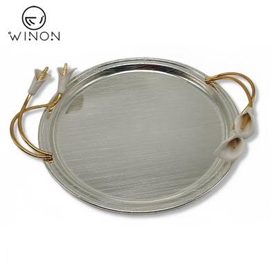 China Morden Fashion Design Household Hotel Silver Plated With Gold Handle Round Shape Iron 12.5 Inch Serving Trays for sale