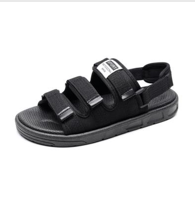 China 2022 new Korean version summer trend casual personality men's flat wear beach sandals external factory for sale