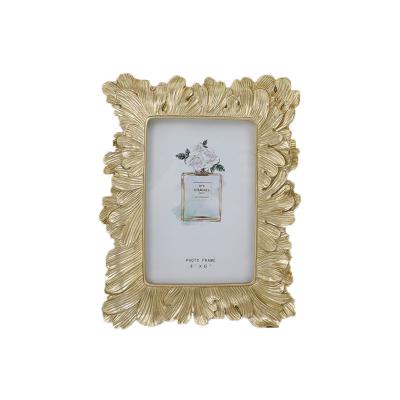 China Resin+Glass Wholesale European American Retro Leaf Feather Photo Frame Set 6inch Picture Frame Gold Photo Frame for sale