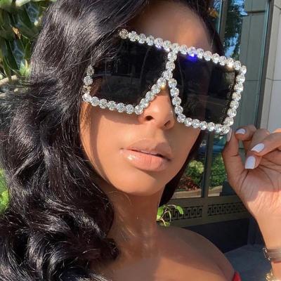 China Fashion Sunglasses 2021 Hot Sale Women Fit Luxury Women Diamond Oversized Big Frame Sunglasses Colorful Rhinestone Eyewear for sale