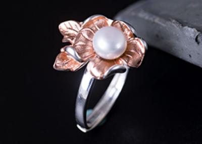 China Flower With Natural Pearl 925 Sterling Silver Rings Silver / Rose Gold Plated for sale