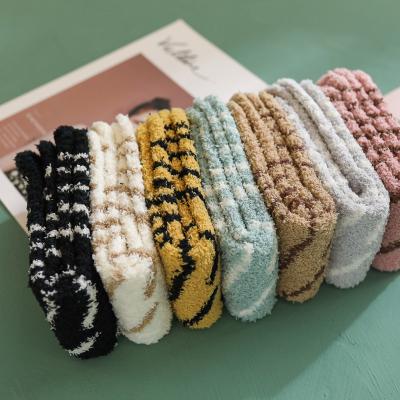 China Super Cheap Cute Winter Warm Women's Mid-Tube Cotton Socks Leopard Print QUICK DRY Fleece Demi Socks for sale