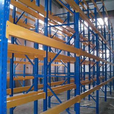 China Suitable For Outdoor Interlake Pallet Racking For Warehouse With Welded Straight Frame And With Teardrop Hole for sale