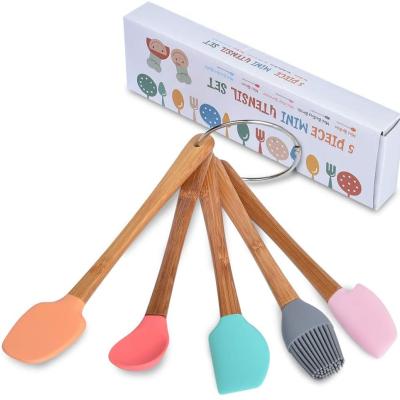 China Wholesale Sustainable Silicone Spatula With Bamboo Handle, Space Saving Icing Cake Baking 5 Pieces Silicone Spatula Heat Resistant Baking Set for sale