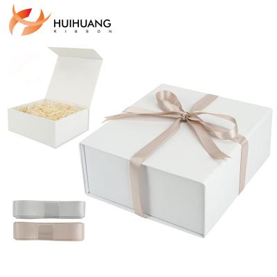 China Recycled Materials Huihuang Custom Gift Box Wedding Gift Boxes With Magnetic Lid For Presents Contains Card, Ribbon, Filler Shredded Paper Gift Box for sale