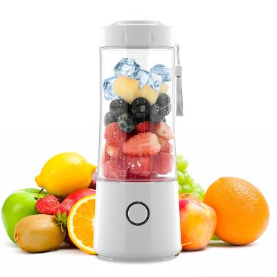 China Promotional Car USB Mini Juice Refilling Handheld Blender Is Suitable For Outdoor Families for sale