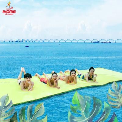 China 550x185cm Eco-friendly Factory Directly XPE Foam Water Protection Floating Mat Water Blanket For Water Recreation And Relaxation for sale