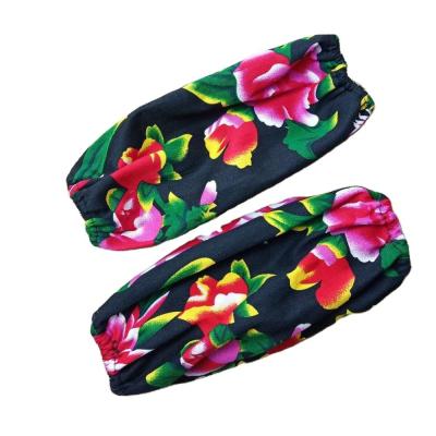 China Customizable Nonwoven Fabric Designer Inspired Cotton Picnic Blanket Soft Sleeves for sale