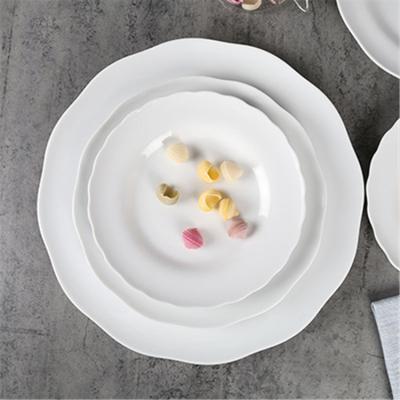 China Various Sizes Sustainable Promotional High Quality Cheap White Restaurant Ceramic Serving Dish With Wave Edge for sale