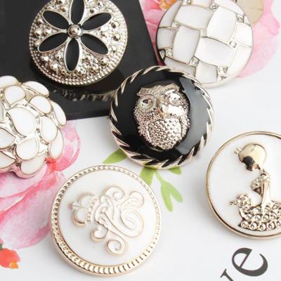 China Manufacturer Luxury Garment Button Nickel Free Wholesale Leg Sewing Antique Button For Crafts for sale